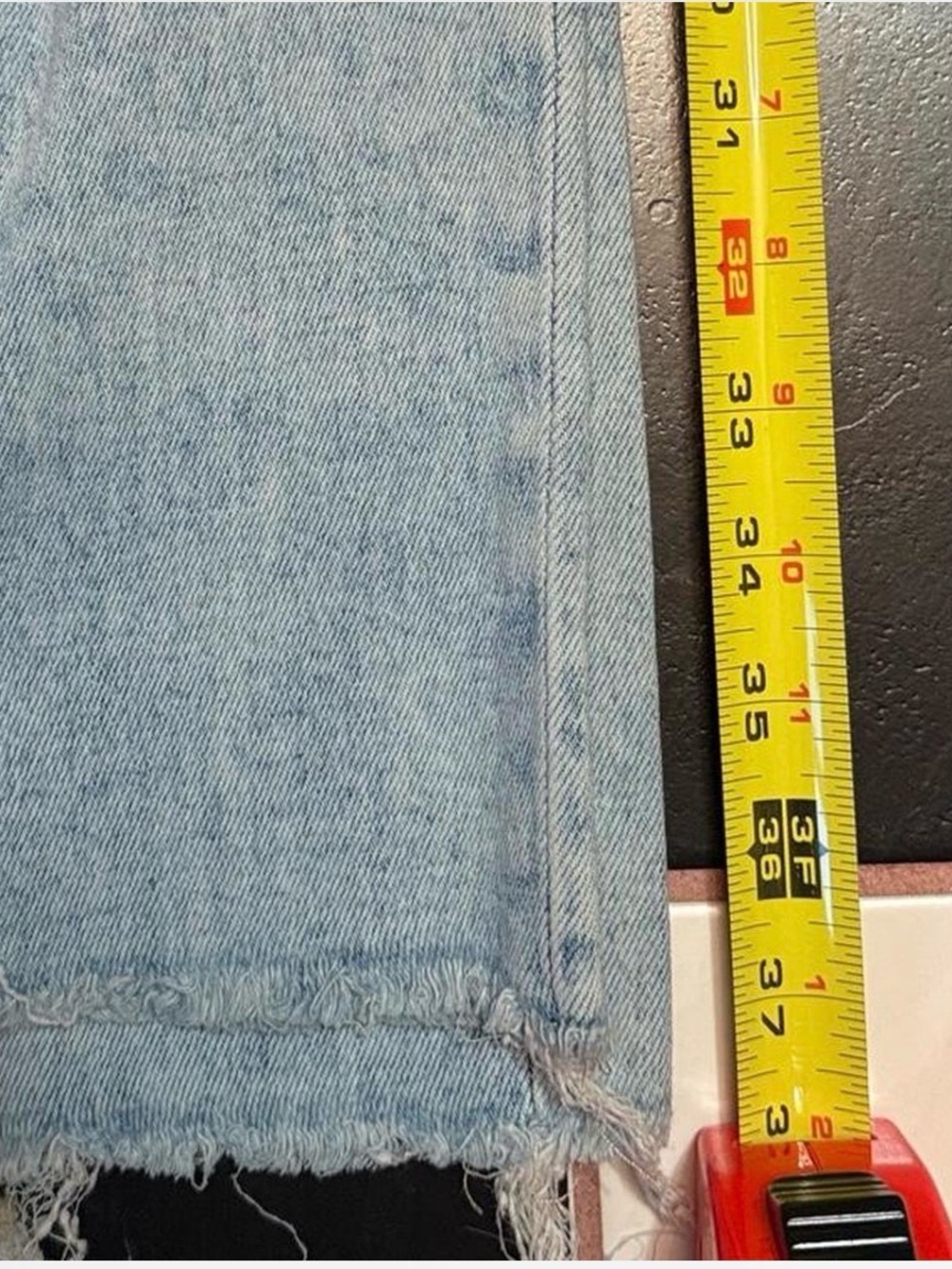 PAIGE Cindy High Rise Straight Leg Jeans Women’s 26 Light Wash Raw Hem - Picture 6 of 6